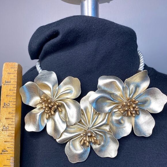 Mae Li Rose 3 gold fabric flowers on white rope necklace adjustable 18-19” - Picture 11 of 14